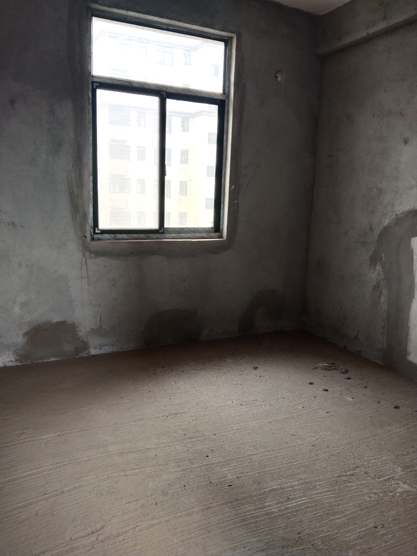 立嘉城豪园·三室两厅两卫·电梯房·户型朝南·房东诚意出售一口价35万