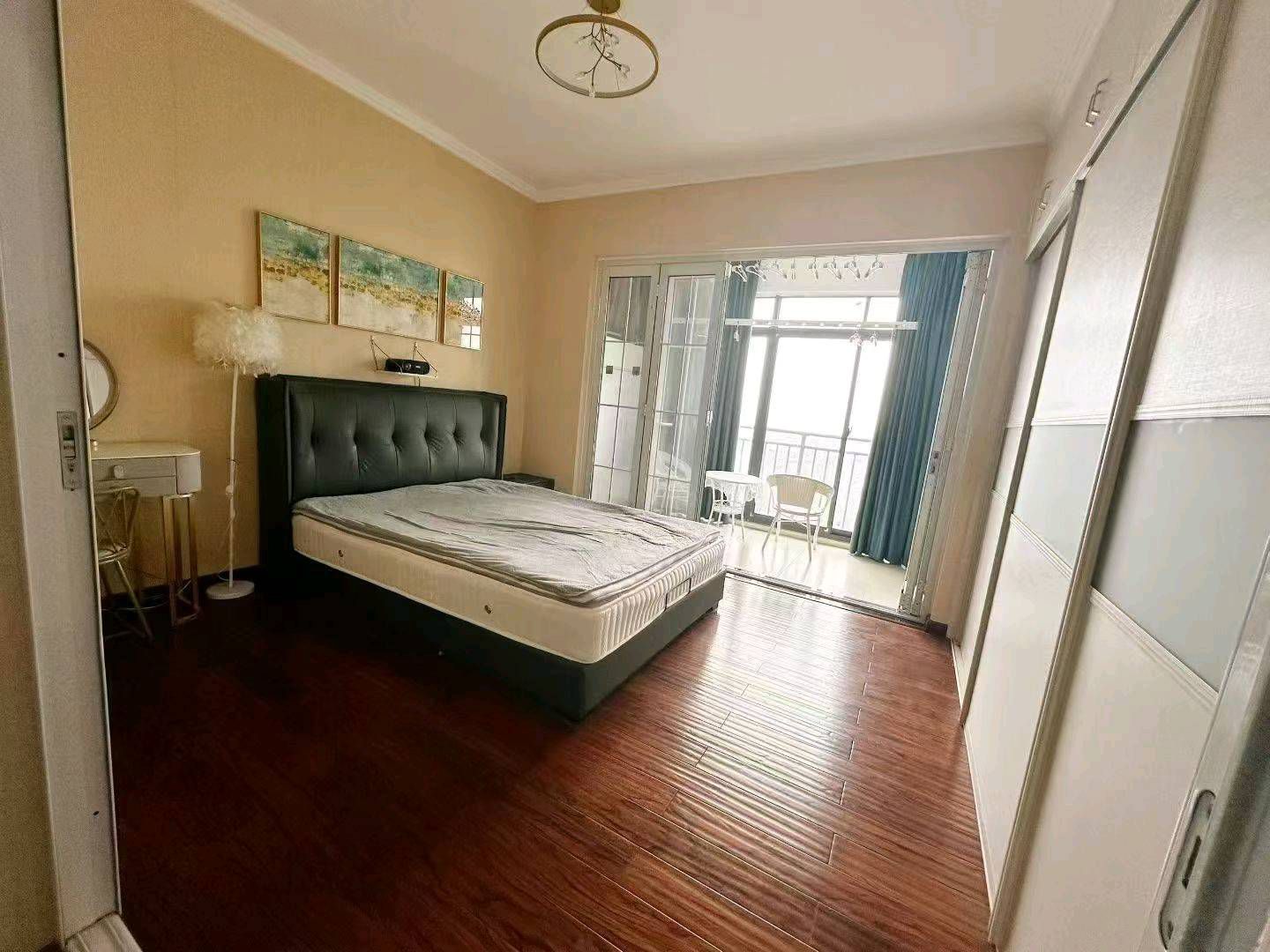 景秀花园·一桥河景·一室一厅·带大阳台·60平方报价28万