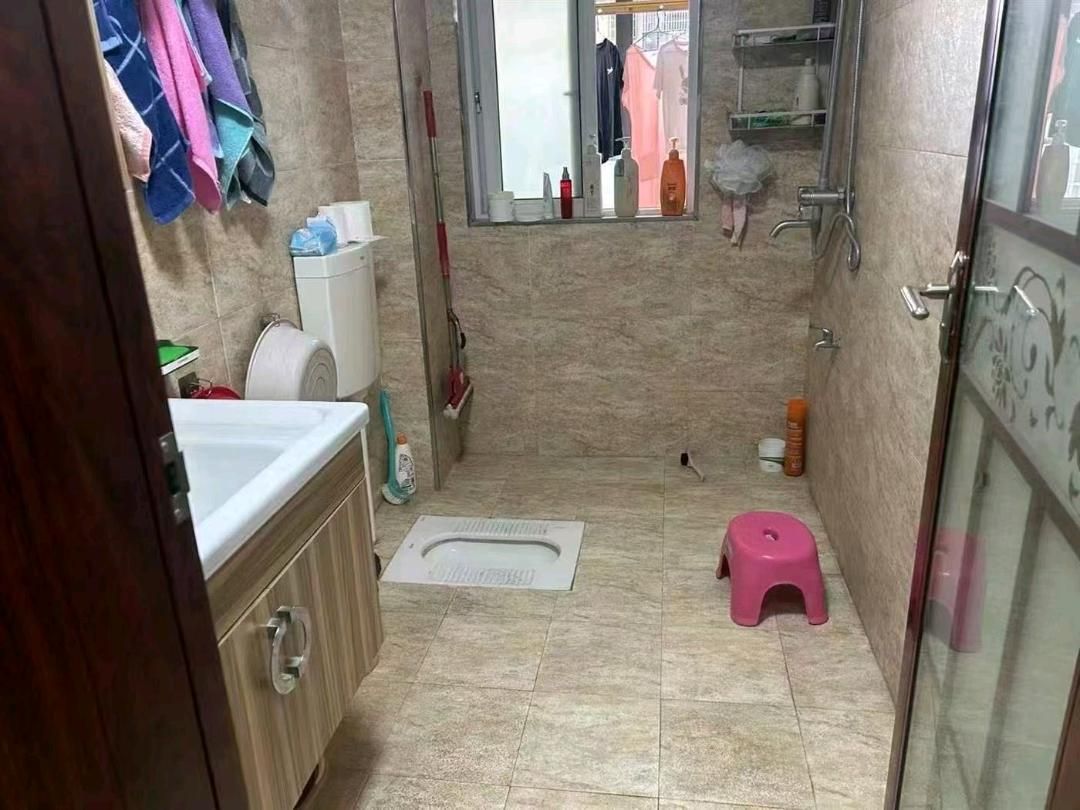 高铁片区·丰业盛世·三房两厅带阳光房·南北通透户型·拎包入住报价69万
