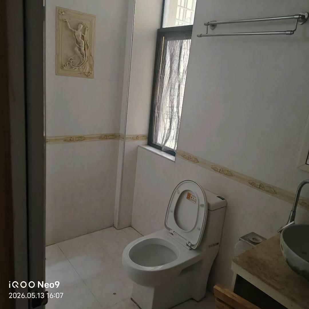 新街口永邦欧洲城三室两厅两卫，南北通透户型，5楼，业主诚意出售，看房电话18307150819