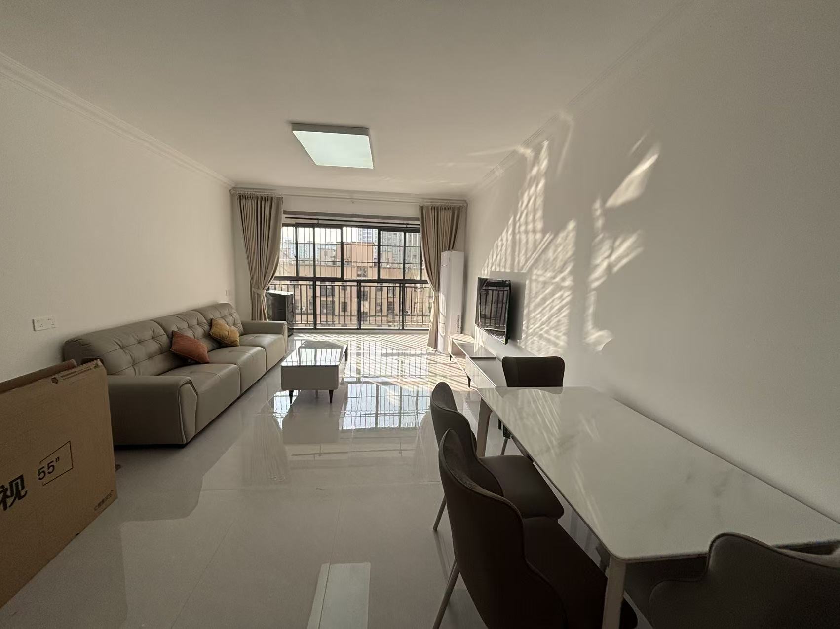 同城上都·精装修·3室2厅2卫·初次出租1800/月