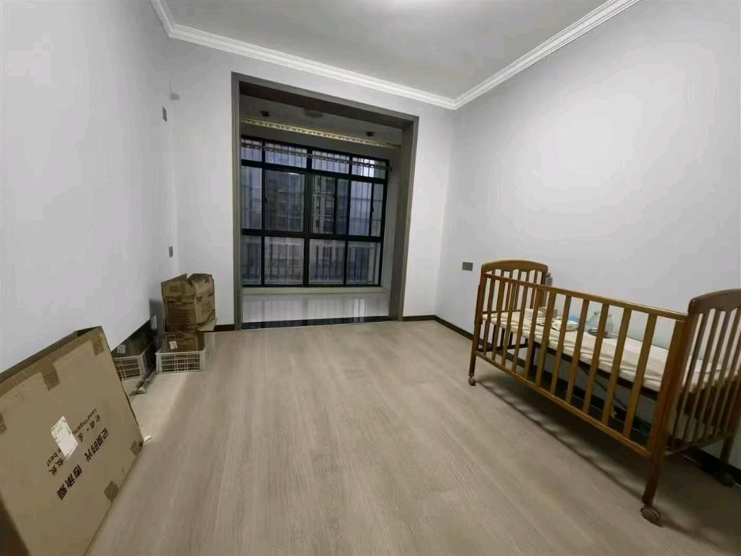 明尚精英·全新装修婚房·133平方·户型好报价40万