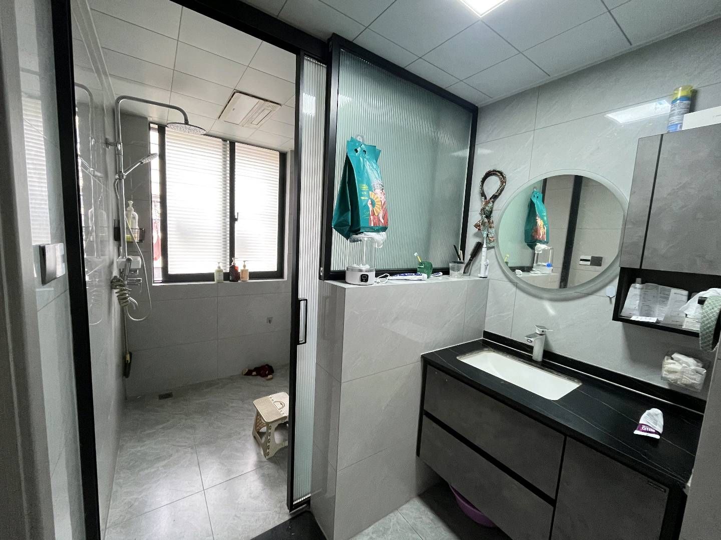 金鸡山·凤凰城·电梯房·地段好·全新装修·145平方报价65万