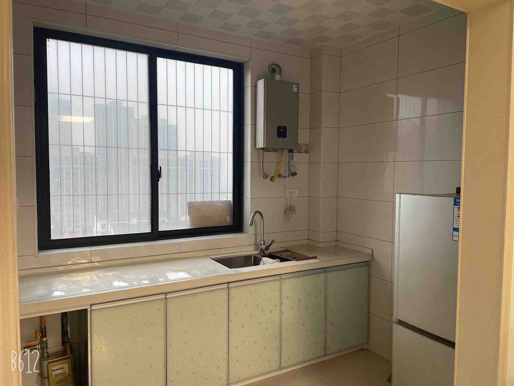 赤壁印象3室2厅精装出租1800/月拎包入住