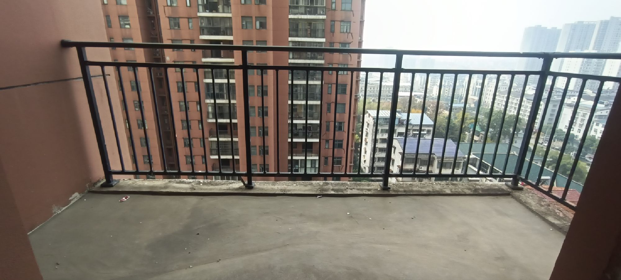 众城国际二期·毛坯房95平方·三房两厅·急售：29万不议价