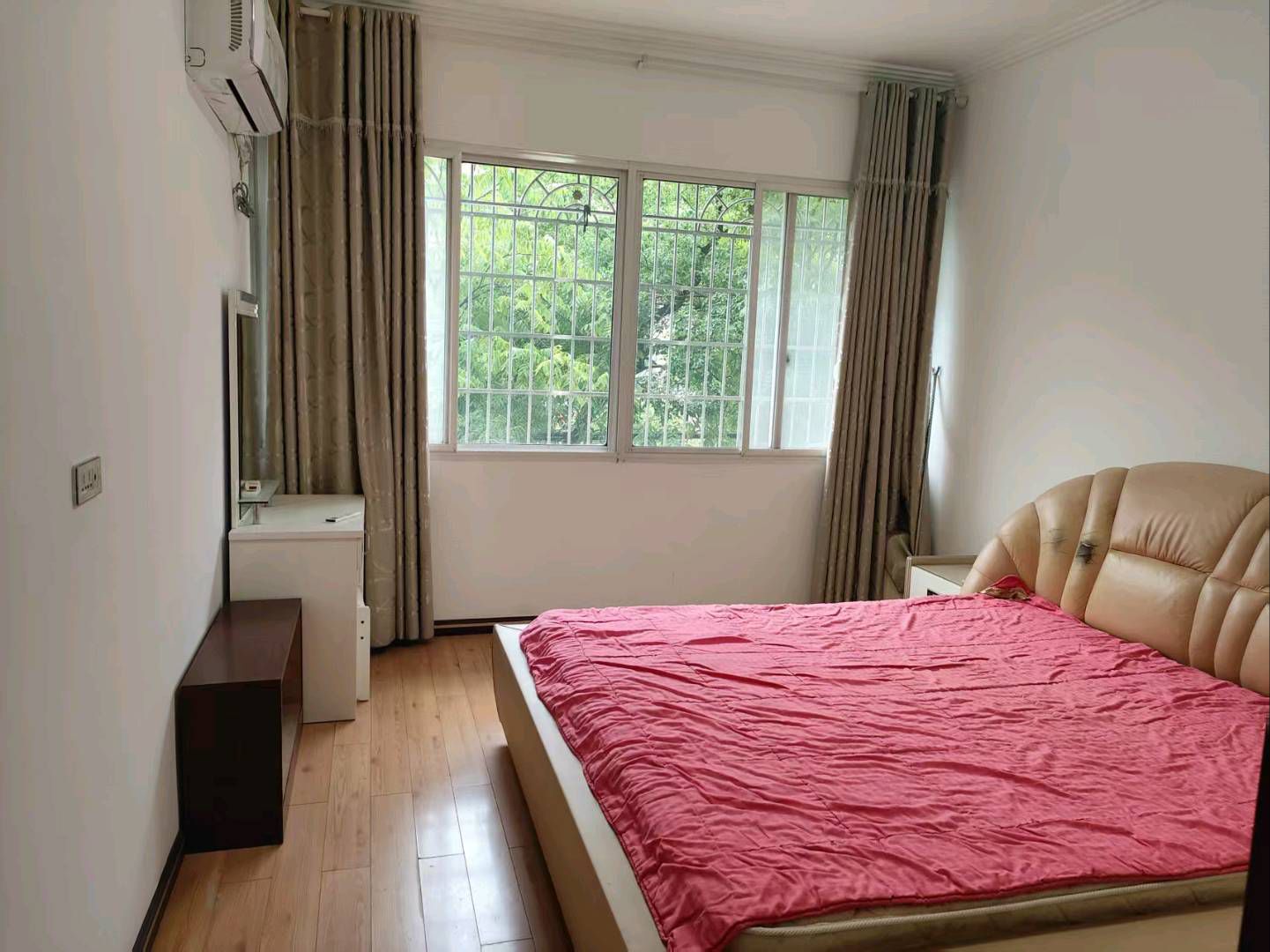 新福佳超市对面·二楼好房子出租·1000/月