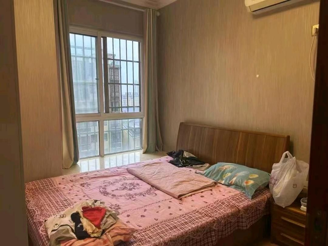 高铁片区·丰业盛世·三房两厅带阳光房·南北通透户型·拎包入住报价69万