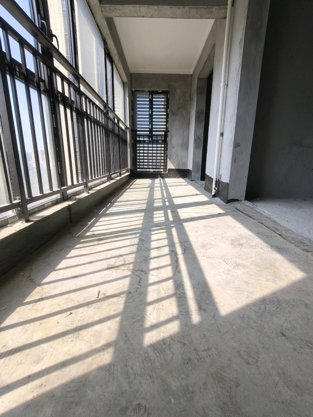 鸣柯里·一期现房出售·116平好楼层·49.8万·买了就可装修