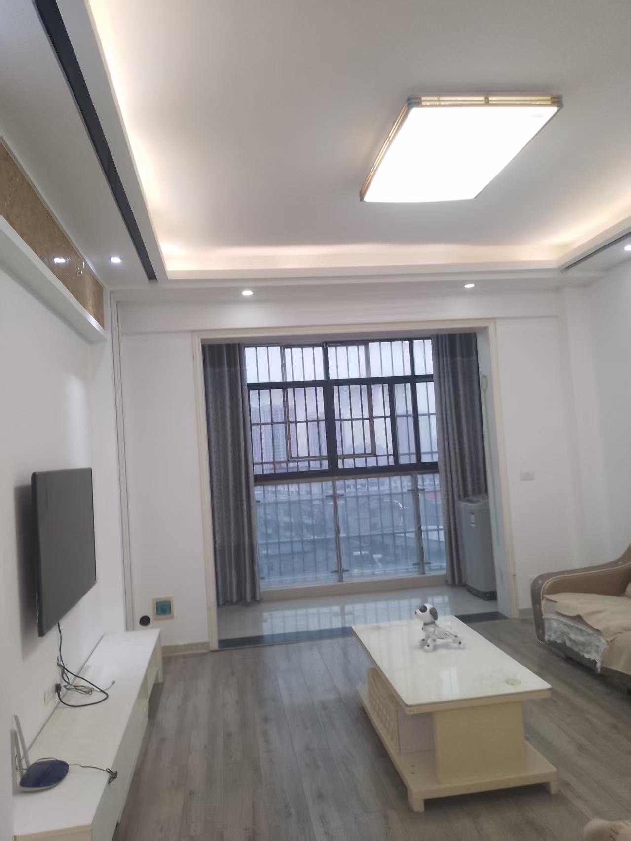 一桥·威泰国际·电梯房·两室两厅·93平方·拎包入住·报价：32万