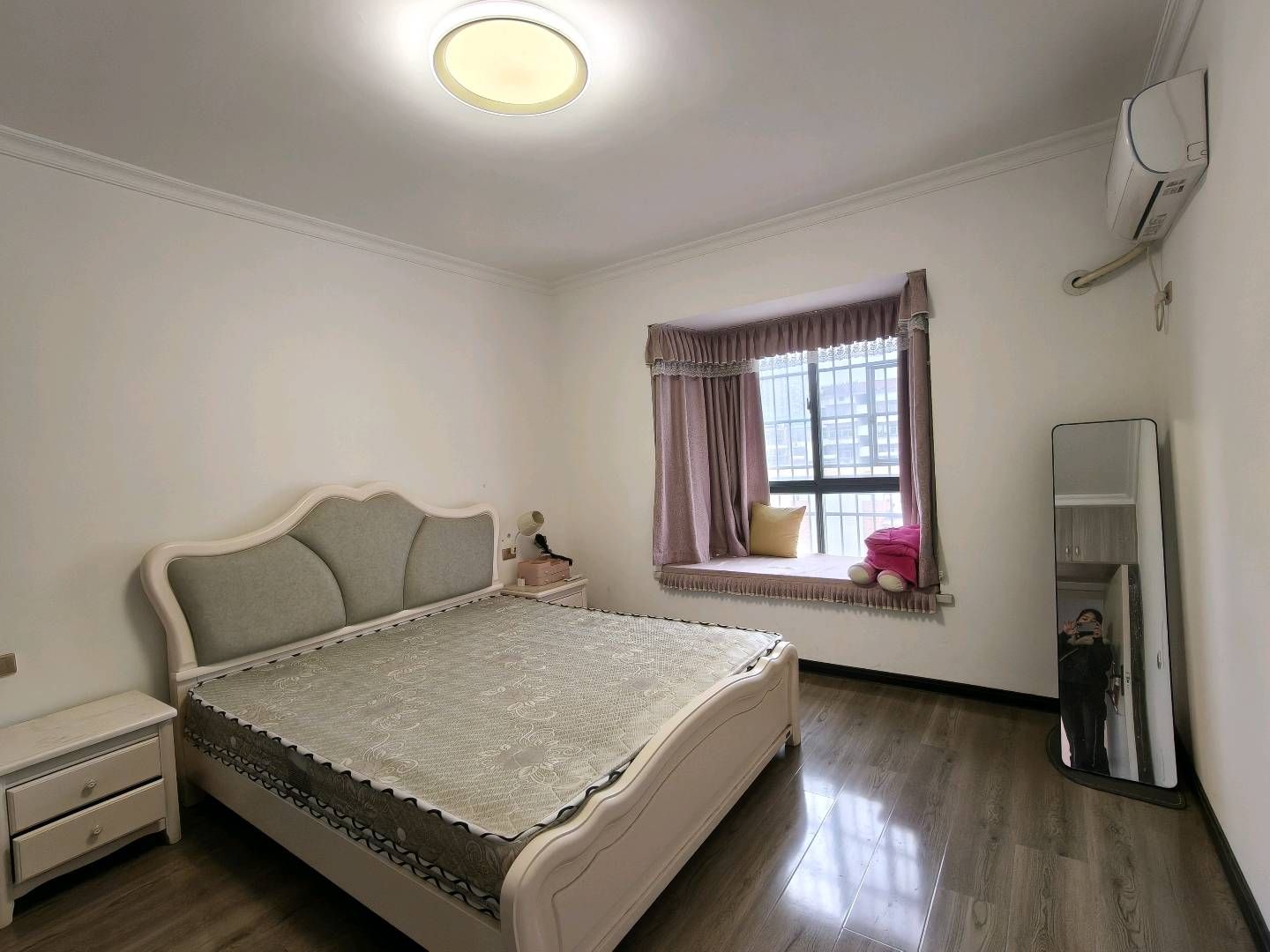 永邦欧洲城·步梯6楼·房子装修不错··不介意楼层的来·租1300/月