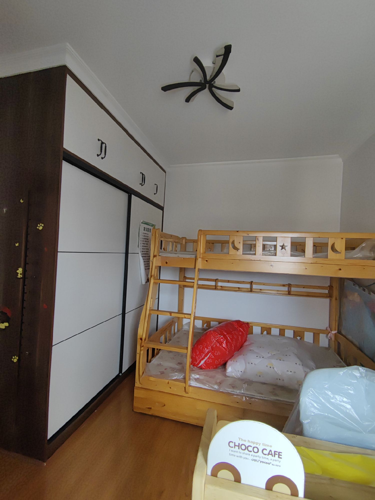 滨河花园电梯房中层·4房2厅·全新装修·135平方·报价50万