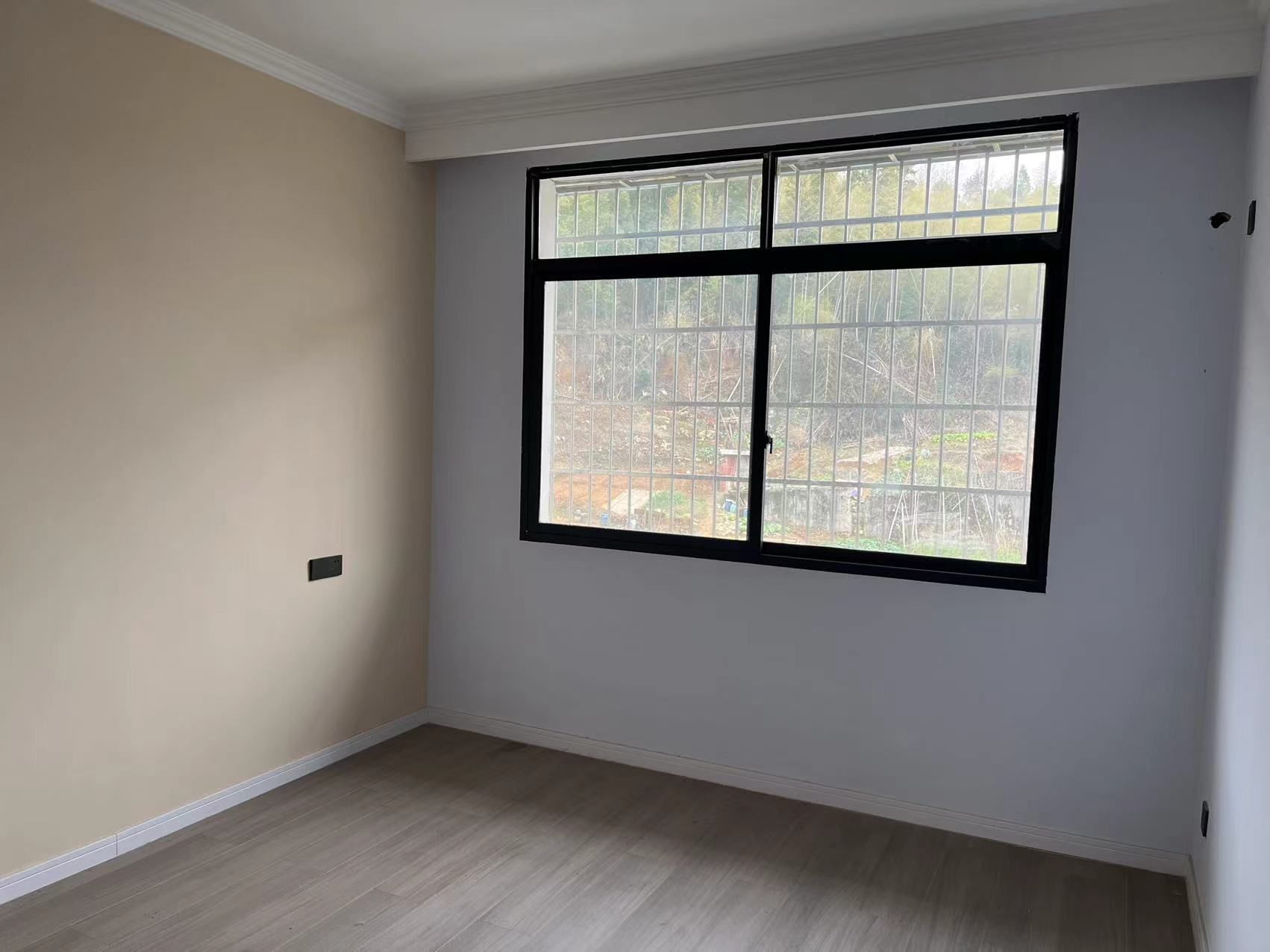 赤壁润园3室2厅精装好房南北通透拎包入住。价格39.8