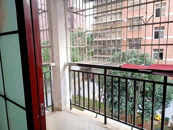 长城花园·步梯二楼·两室两厅出租1200/月