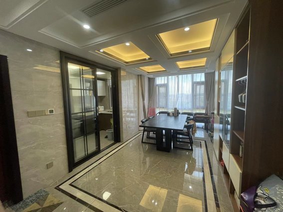 塞纳豪装3室2厅127平电梯中层，品牌家电，房东外地置业诚售73.8万