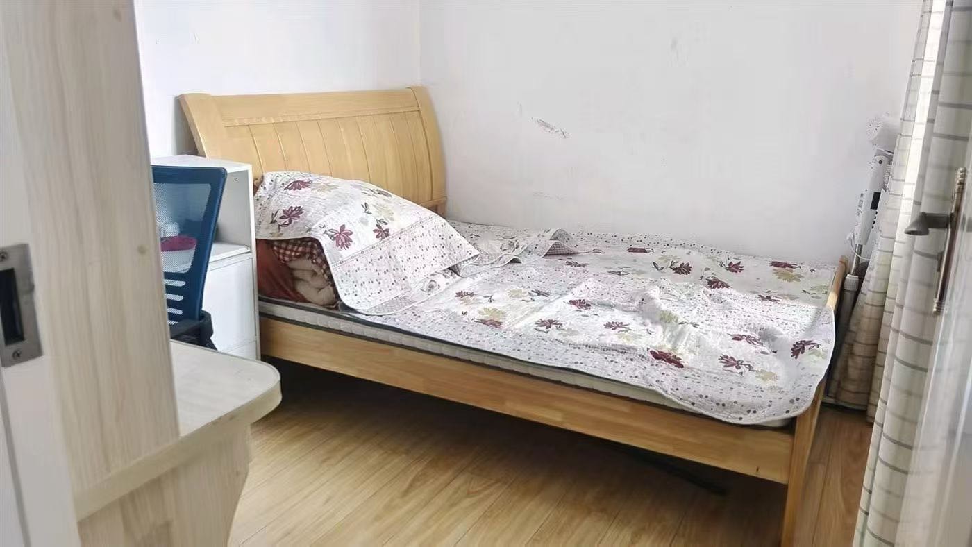 众城国际·三房两厅·户型方正·全新装修·拎包入住报价：39万