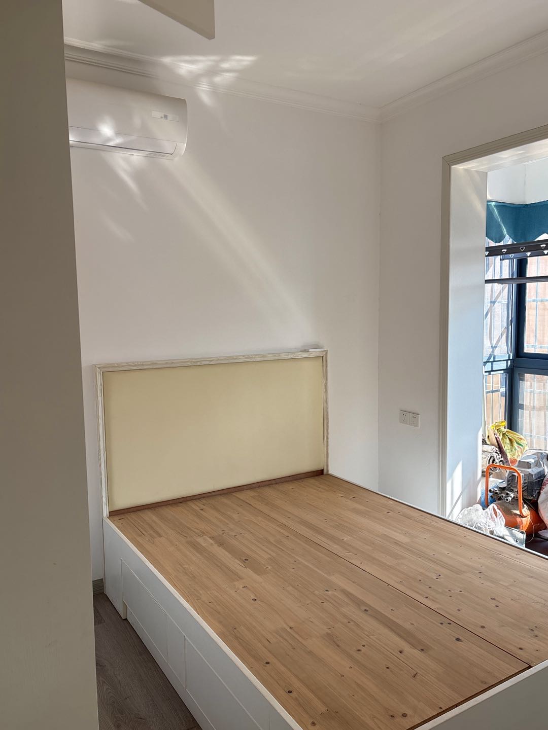 高铁片区·新岭地·全新装修三房两厅·拎包入住售价：55万