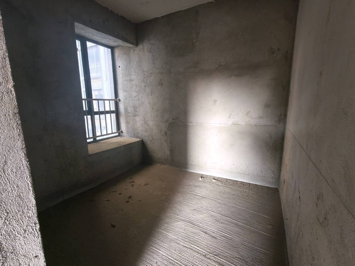 雍景新城98平·3室2厅2卫·好楼层毛坯房42万·证齐银行不欠贷款