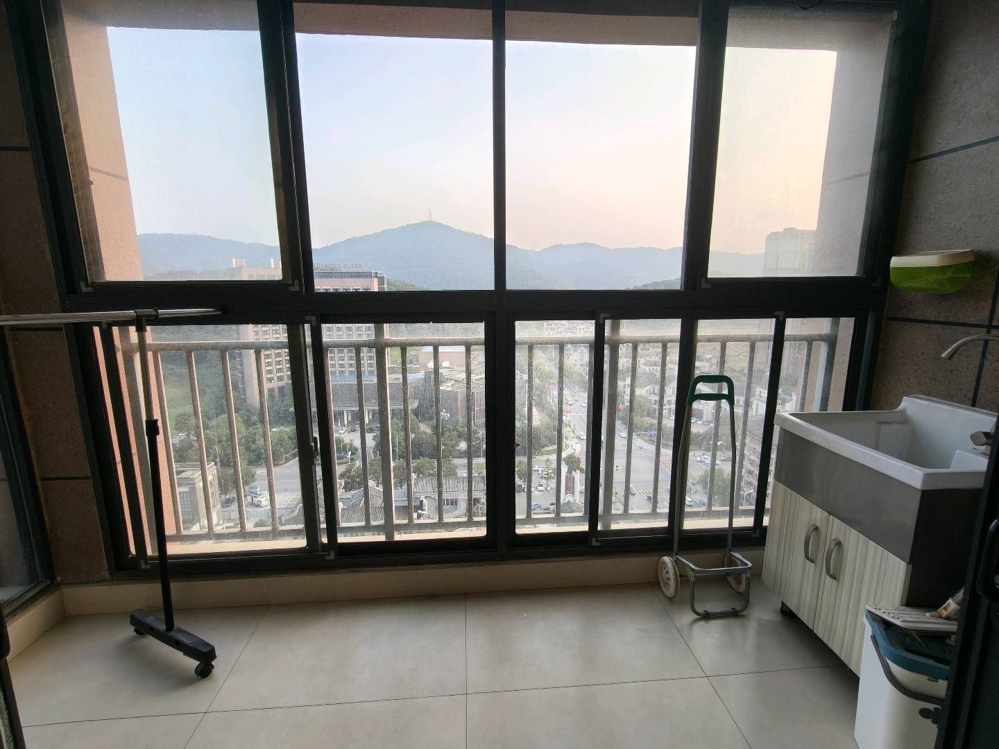 赤壁印象五号公馆·两室两厅·周边配套齐全·好楼层·售价：36.5万