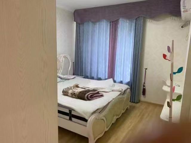 塞纳河畔三室两厅两卫，127平，南北通透，户型方正，证齐全，看房方便，业主急售，看房电话18307150819