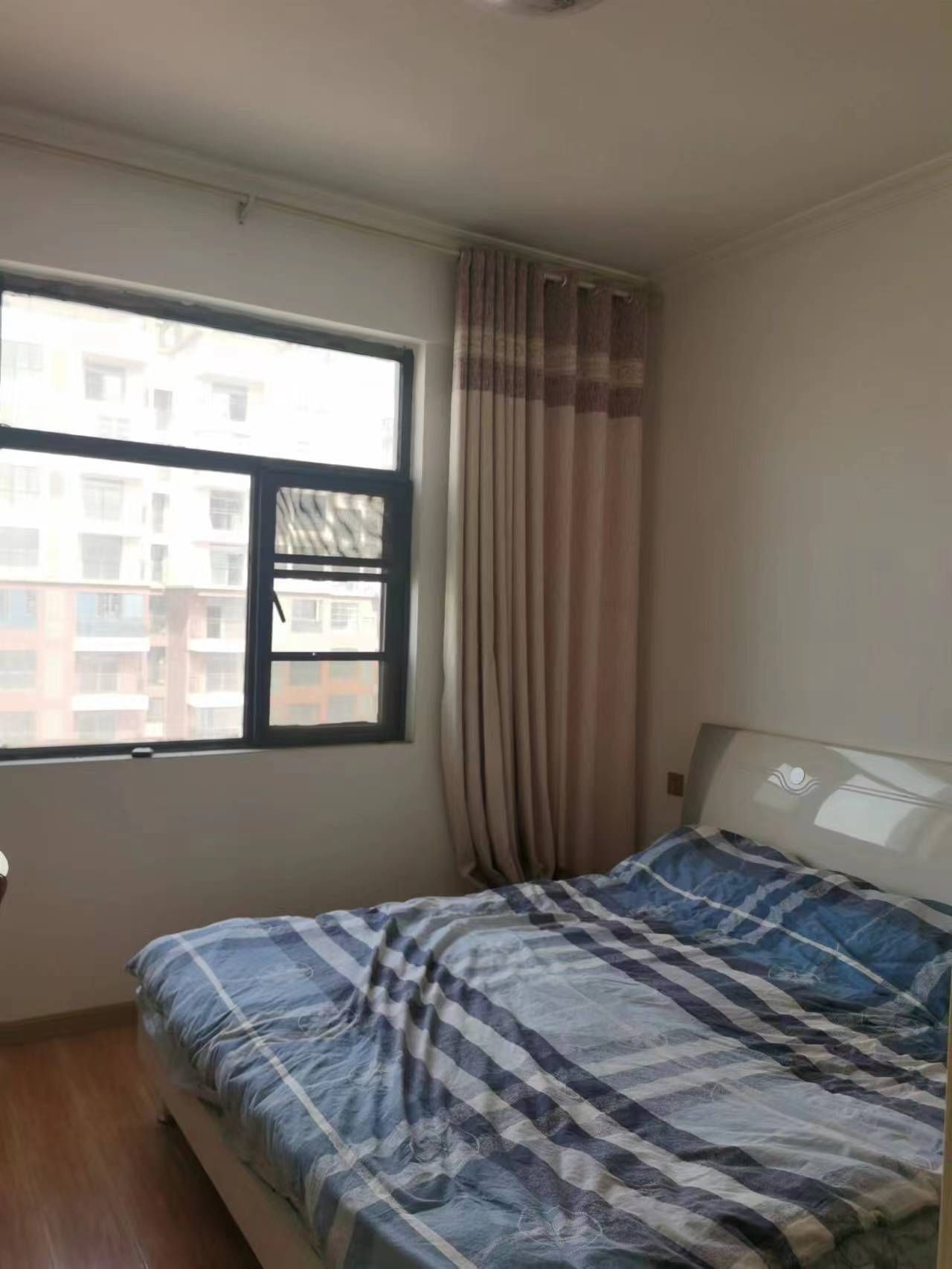 众城国际·130平·三室两厅·家电齐全·租1600/月