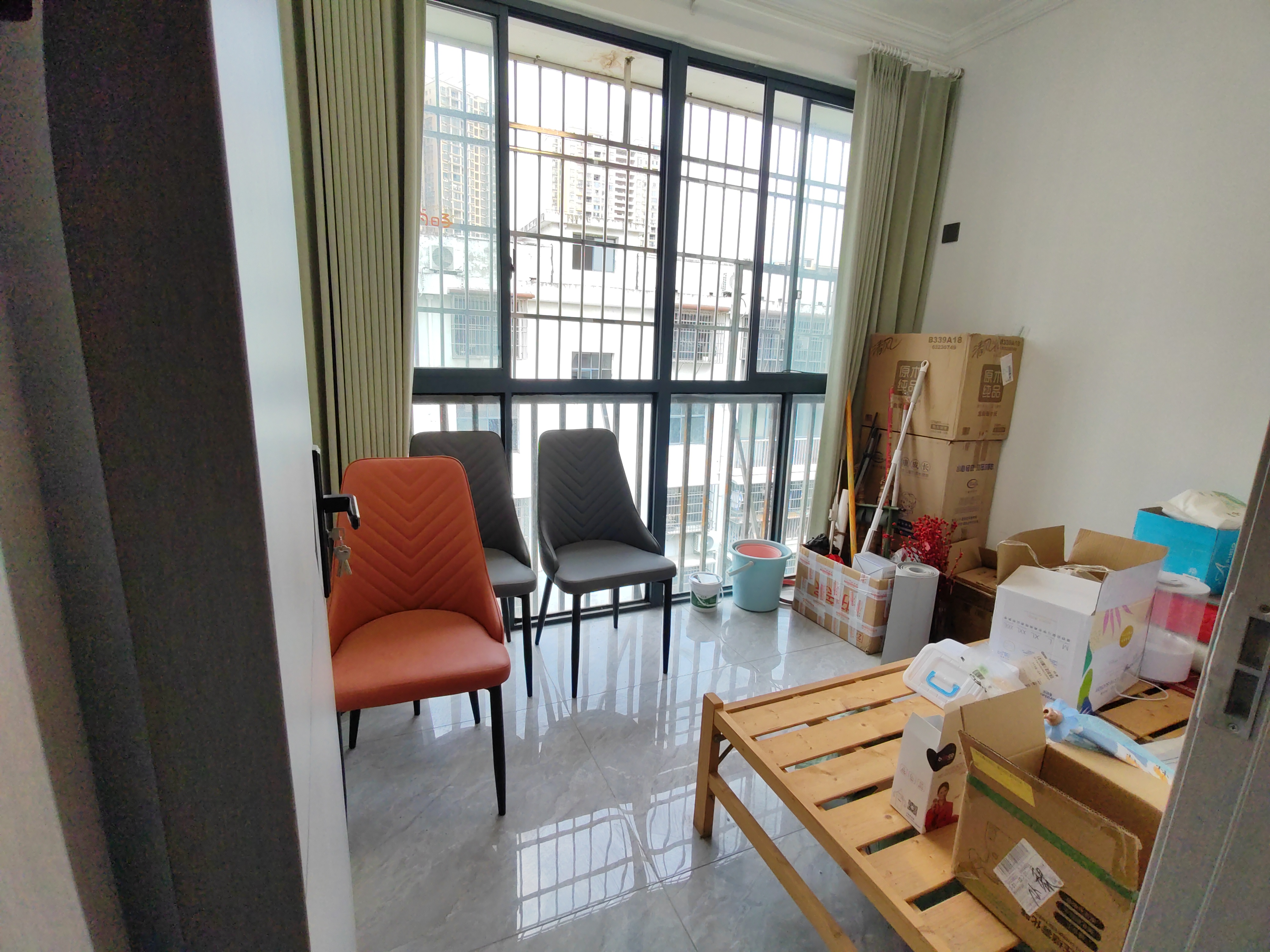 东亭花园一小一中，130平3➕1房，业主报价35万，看中可谈，看房电话18307150819