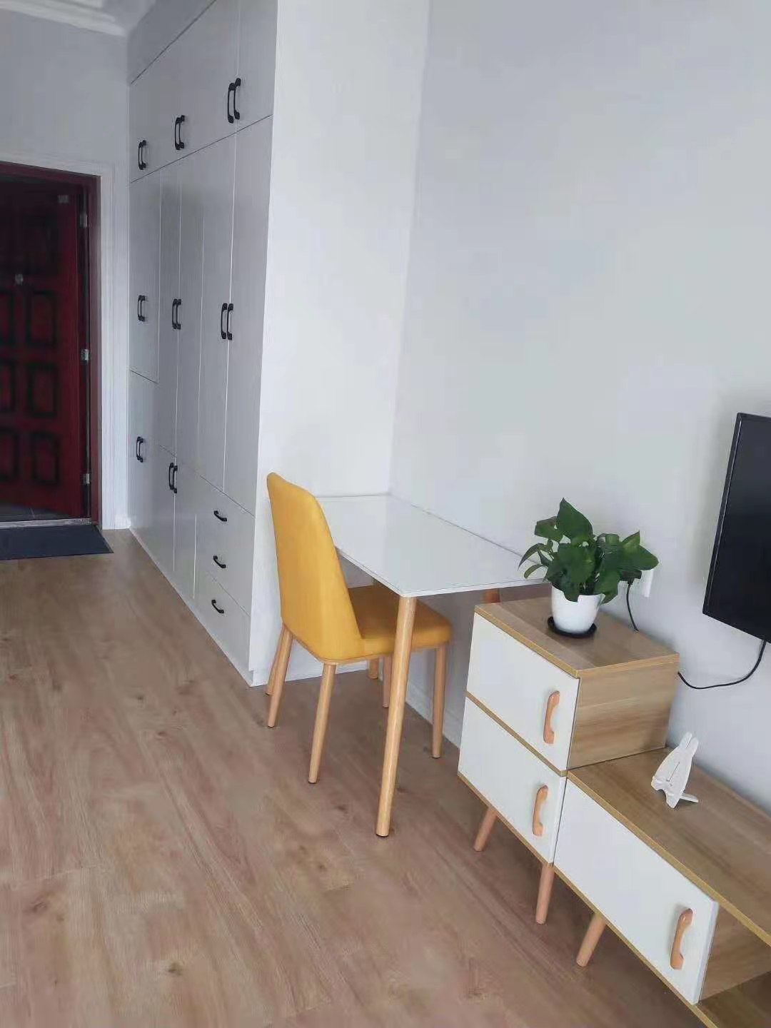 领秀城(赤壁市)1室1厅1卫精装修电梯房配套齐全