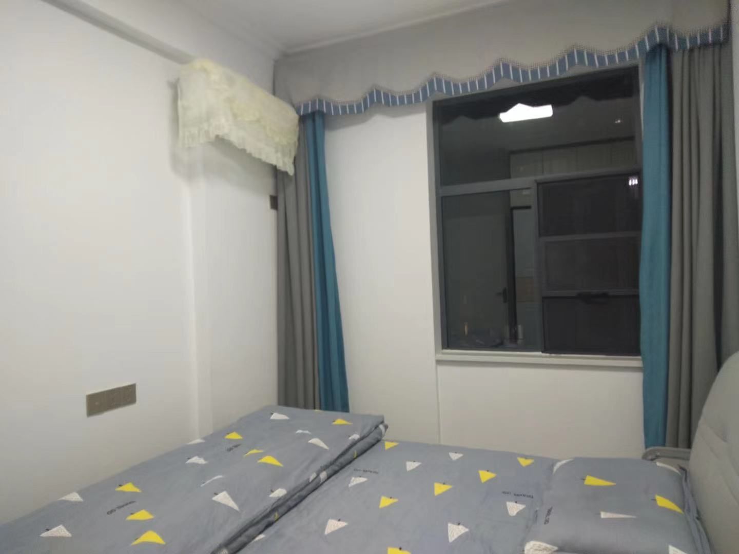 众城国际··两室两厅·精装修·可以拎包入住1500/月