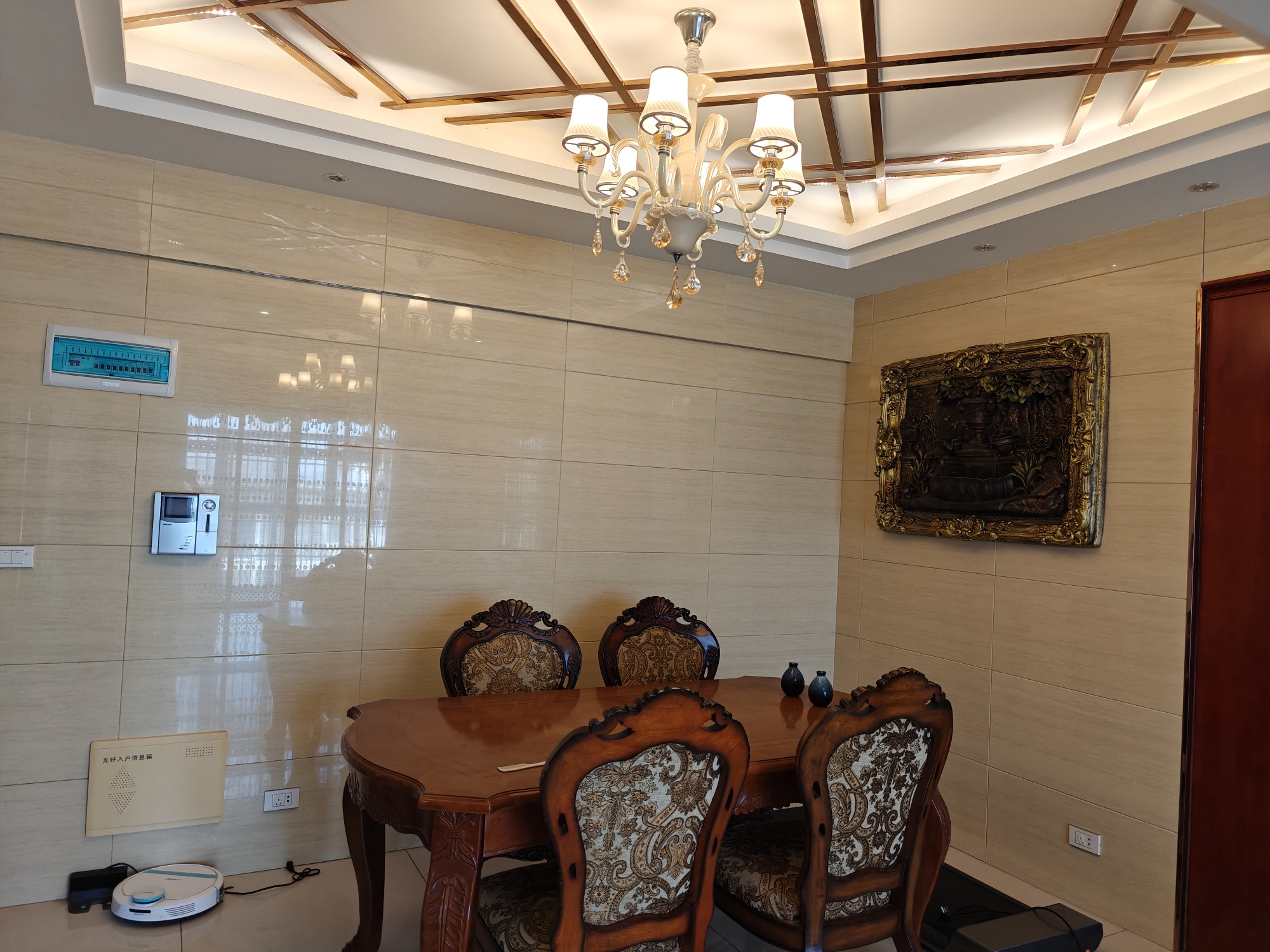 润园·3室2厅·136平方·电梯房中层·带家电家私50万