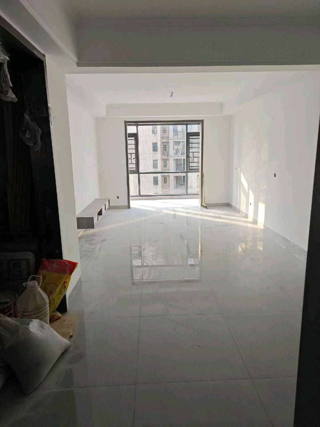 书包房·高铁片区·104平方·三房两厅两卫·全新装修·报价55万