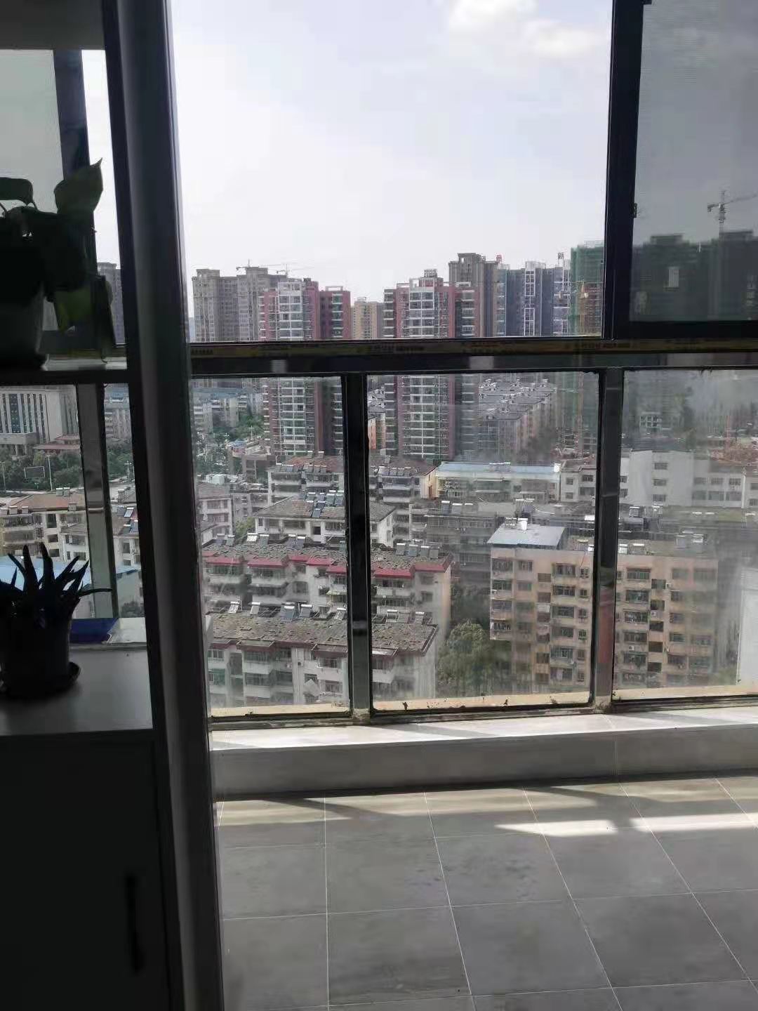 领秀城(赤壁市)1室1厅1卫精装修电梯房配套齐全