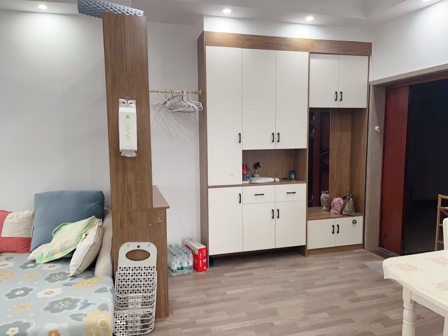 领秀城·全新两室两厅·初次出租·1600/月