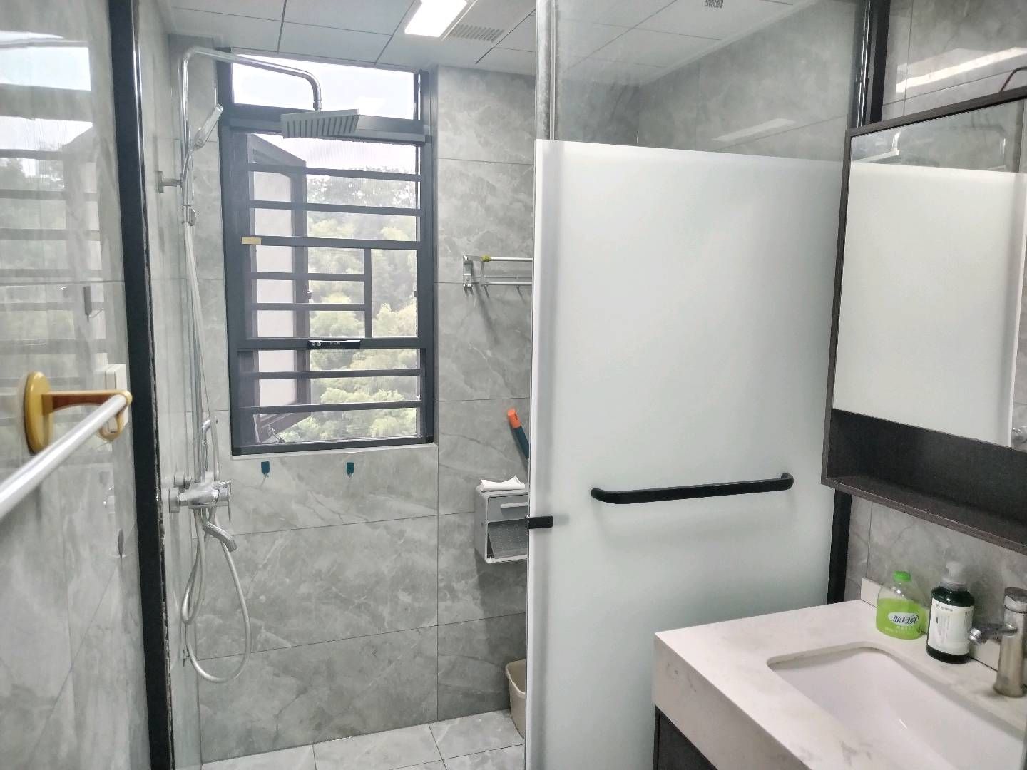 塞纳河畔137平·大三室·精装修9成新·闲置急于出售65万