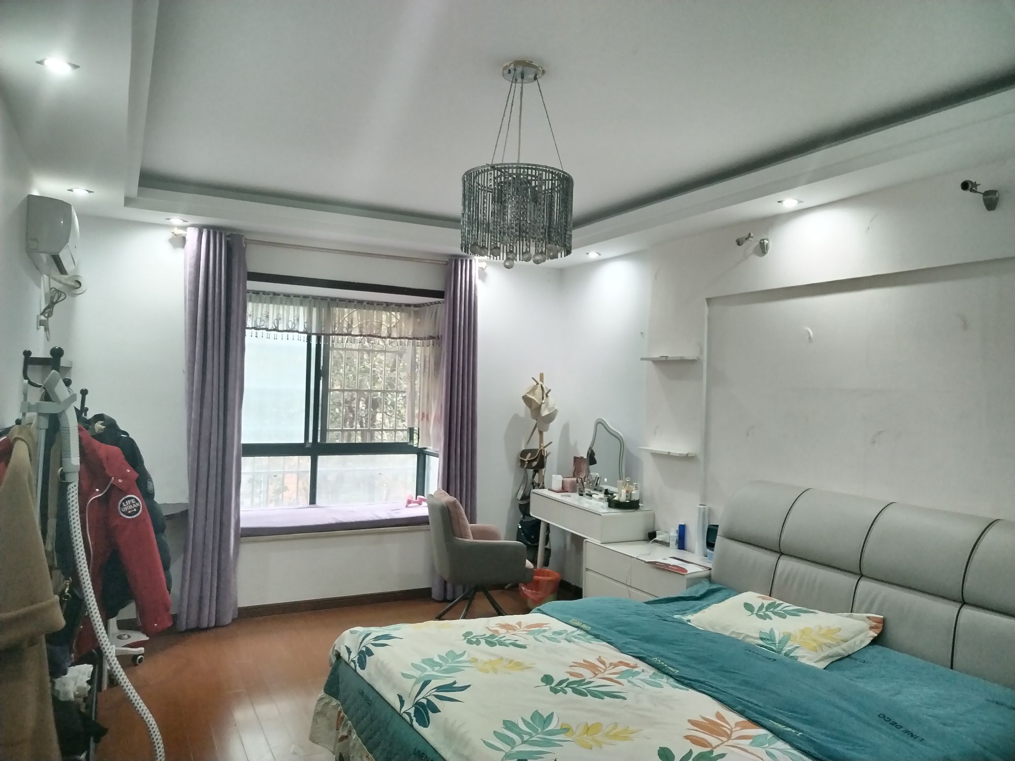 外滩网红桥附近·139平方二楼·全新装修·报价39.8万