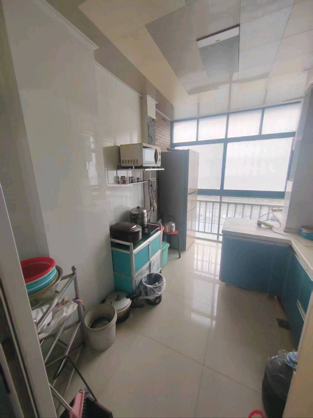 郡都小区小高层电梯·精装修三居室·诚意出租1400/月