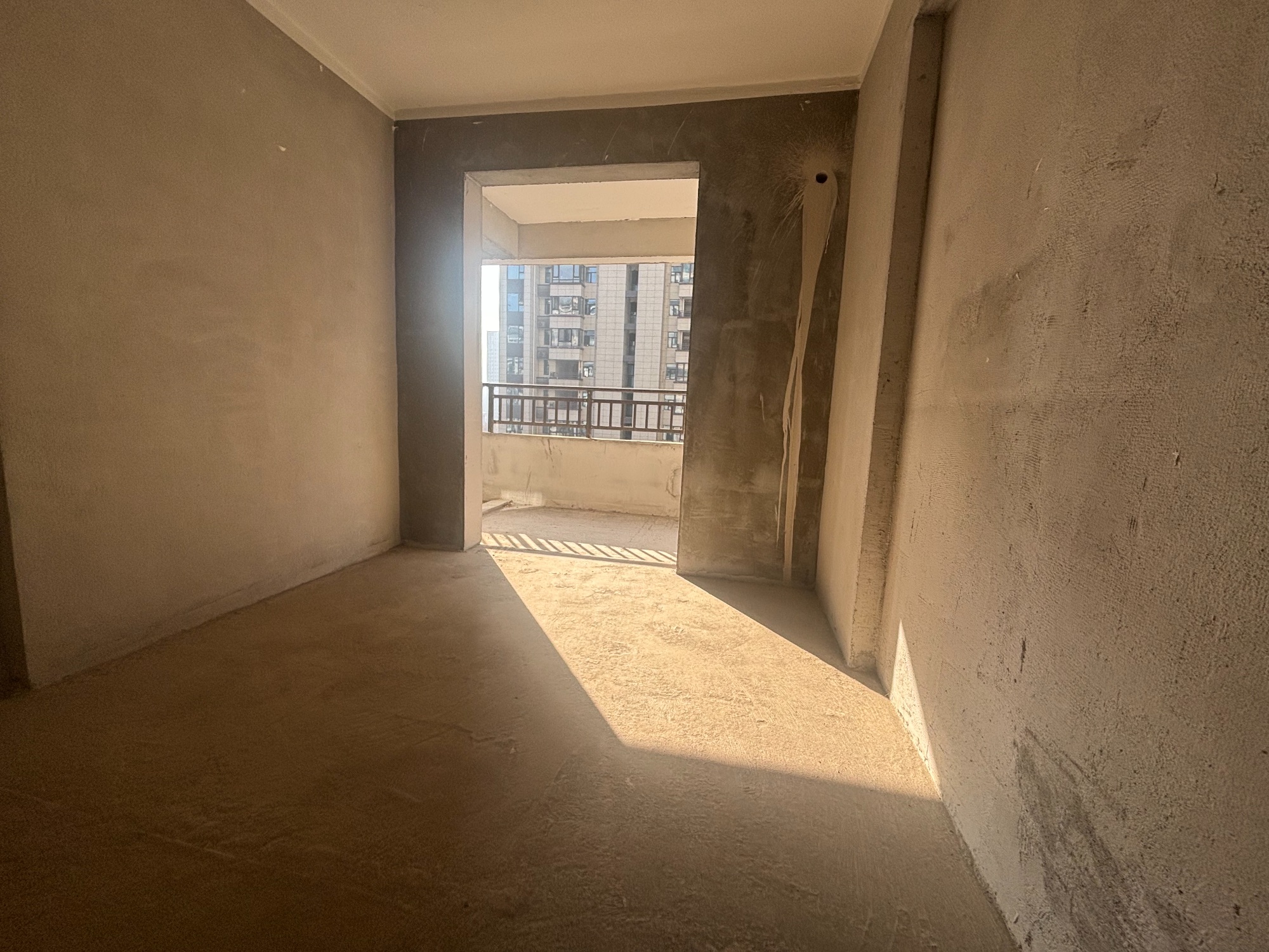 高铁片区次小区鹏城翰林府·112平·3室2厅2卫·证满二