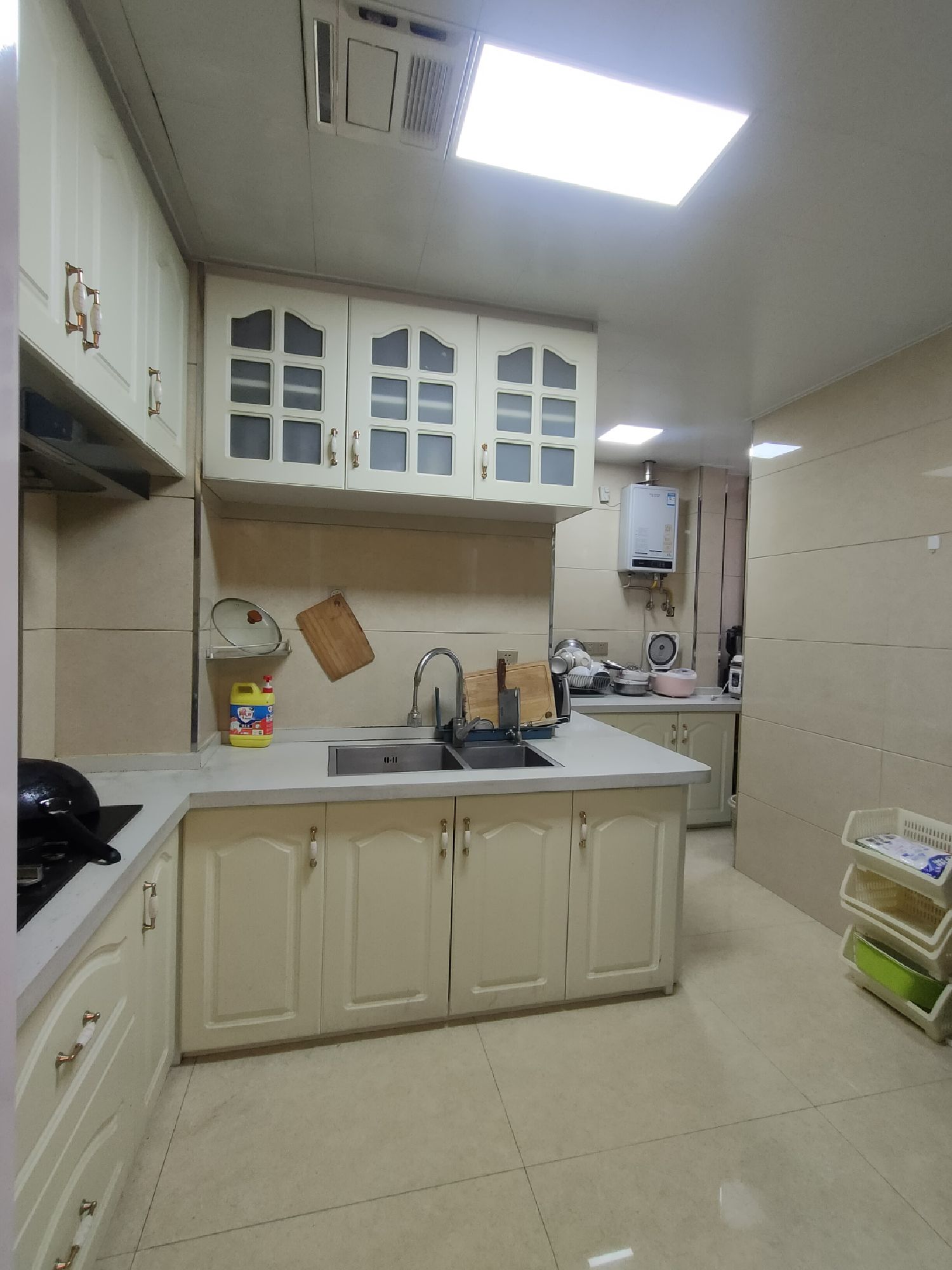 领秀城·好地段精装修·三室两厅·房屋出租1800/月