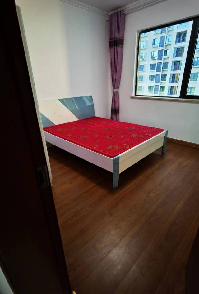 秀兰御府3室2厅精装修拎包入住1700/月