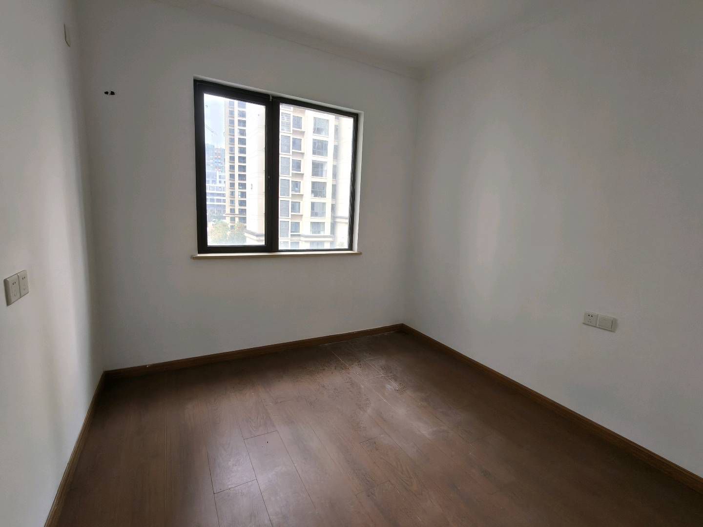 秀兰御府精装房南北通透一初，六小，师范