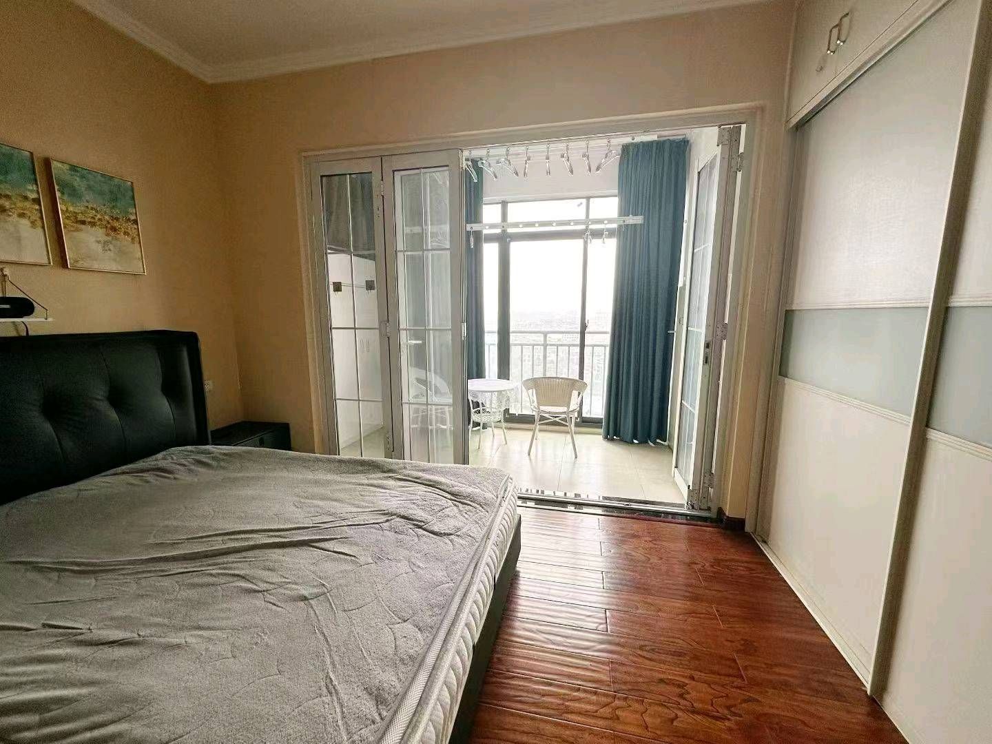 丰业盛世·好华装修·131平方·拎包入住·周边配套齐全售：69.8万