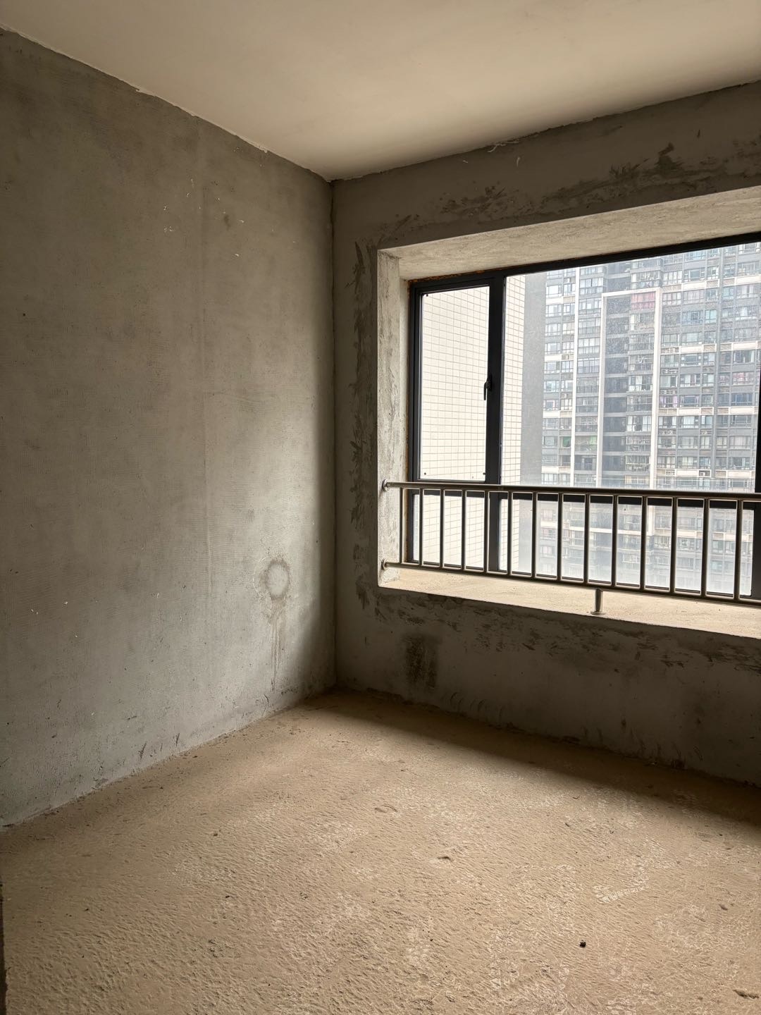 雍景新城，3室2厅，毛坯房，性价比高，123平价格美丽48万