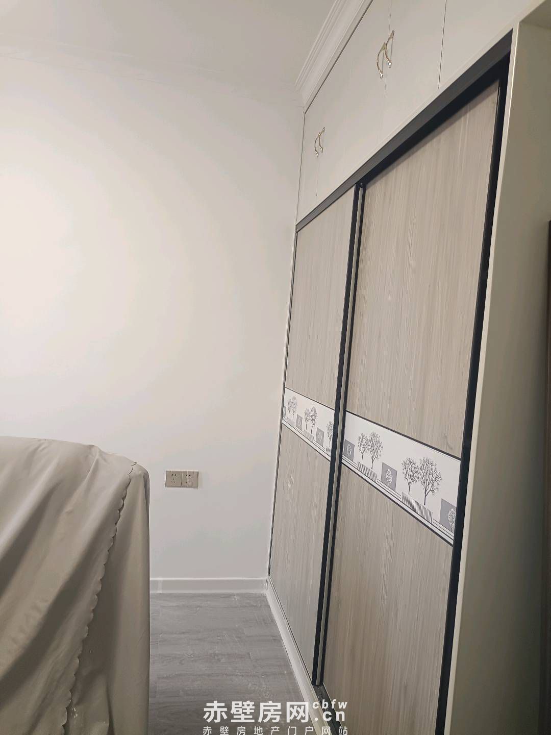 九成新电梯精装修三房亏本处理