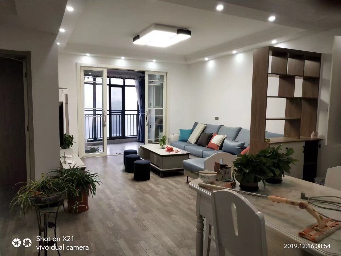 领秀城·全新两室两厅·初次出租·1600/月