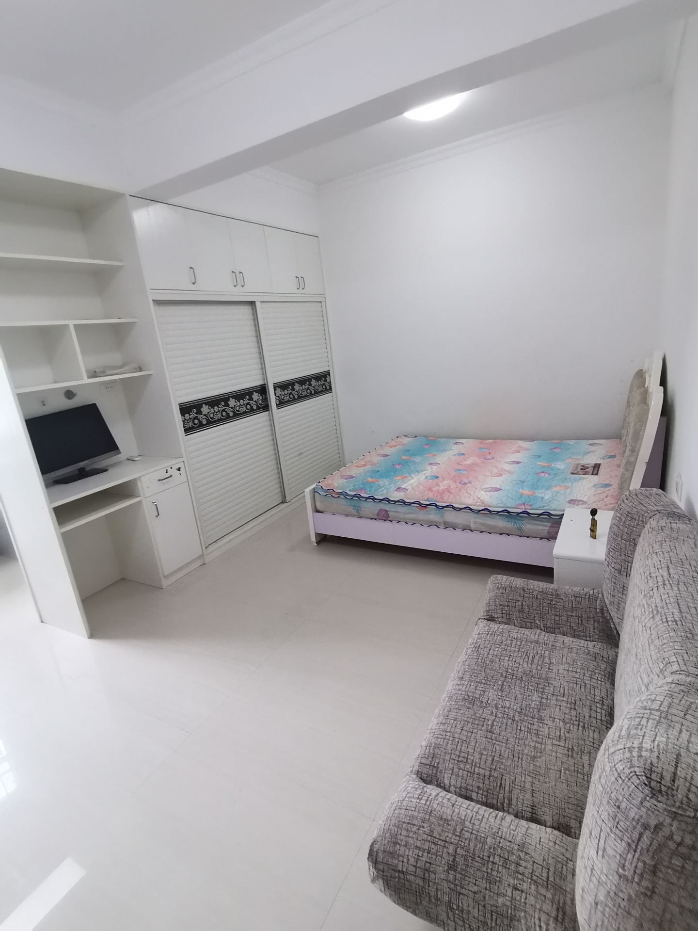 金色水岸·精装修公寓·可以拎包入住950/月