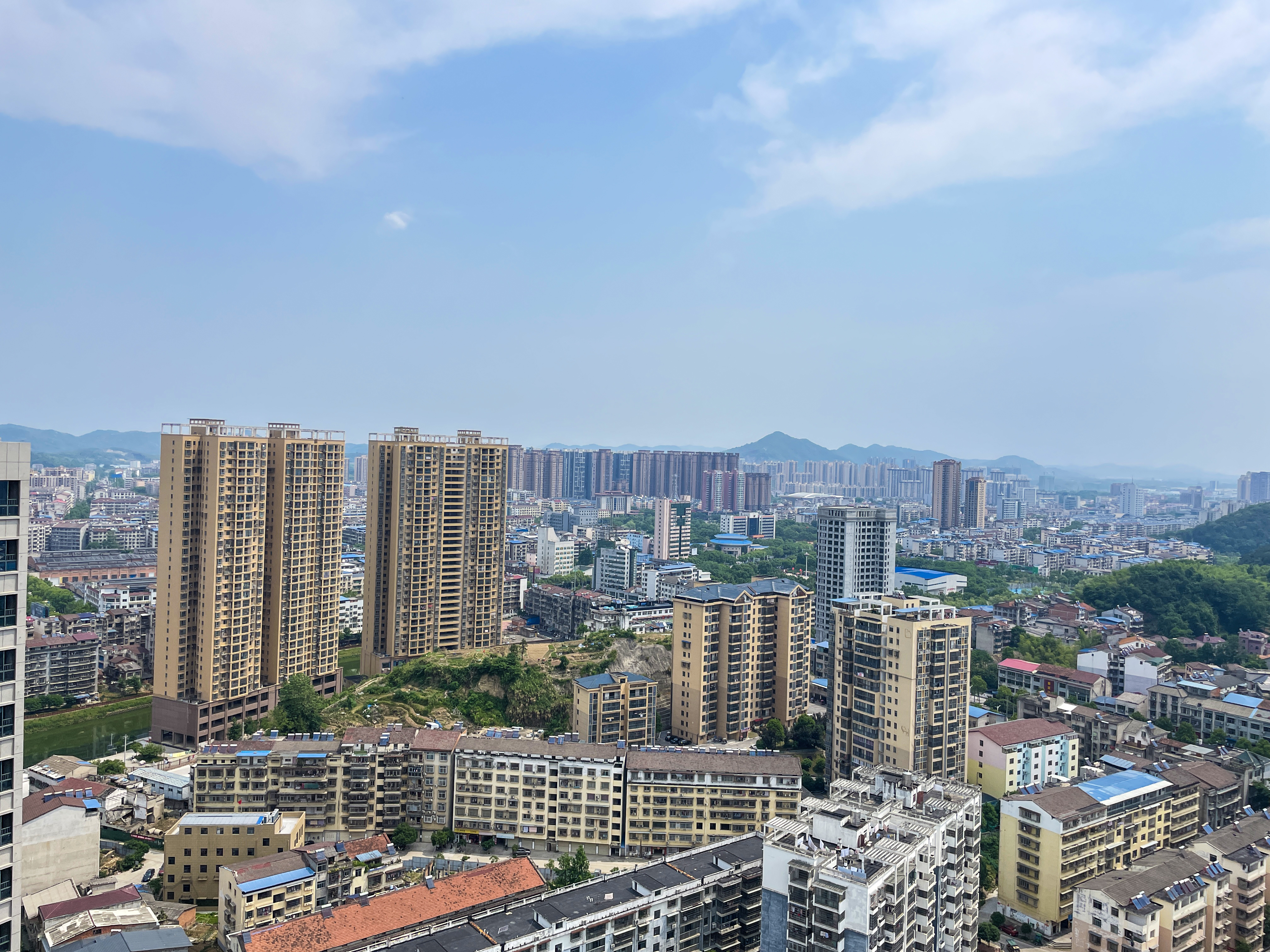 便捷出行，你會選擇赤壁主干道沿線的樓盤嗎？