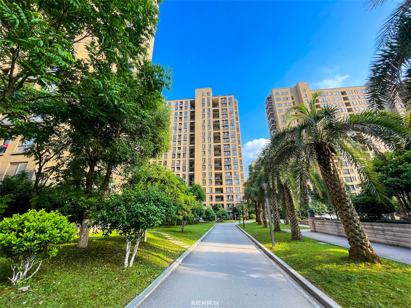 赤壁·凤凰城：老城区的现房绿洲，秋日里的温馨家园