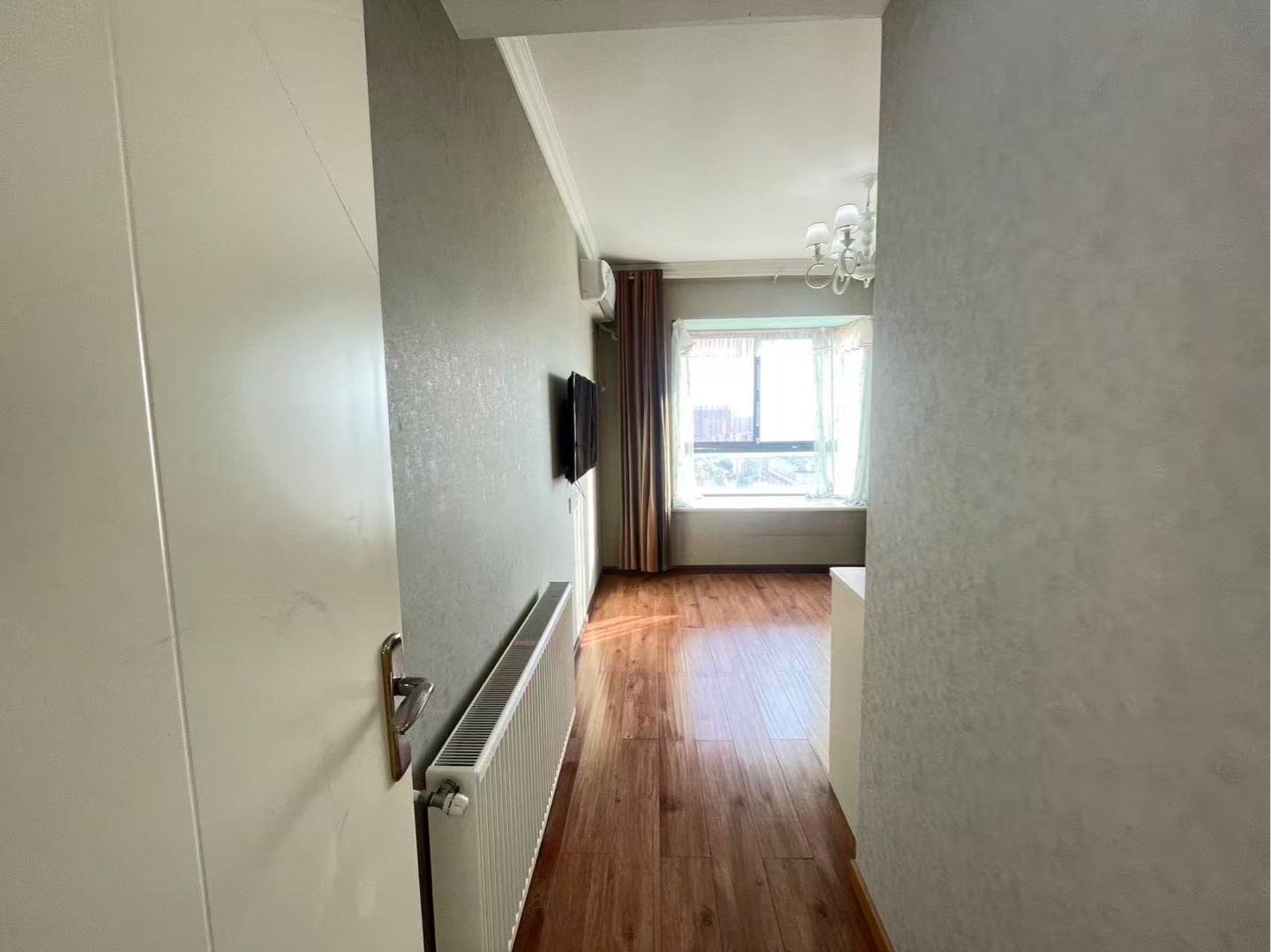 铜锣湾·北站对面·98平·小三居室39.8万·证齐精装修