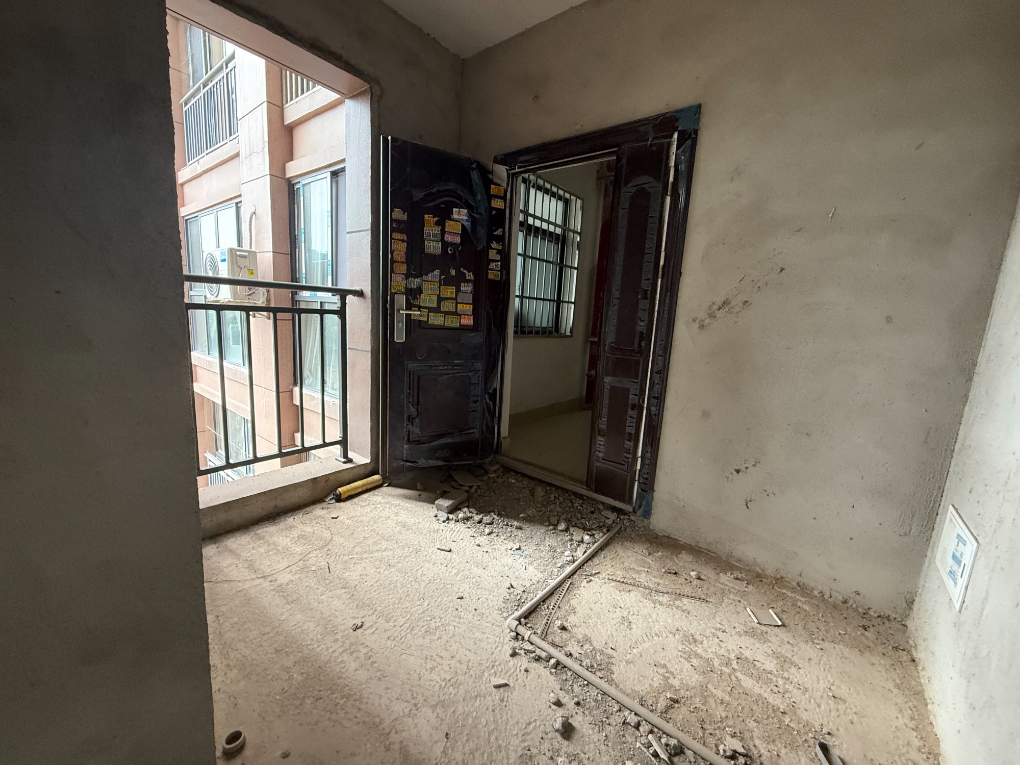 赤壁印象·三号公馆·124平全新毛坯40万·新证