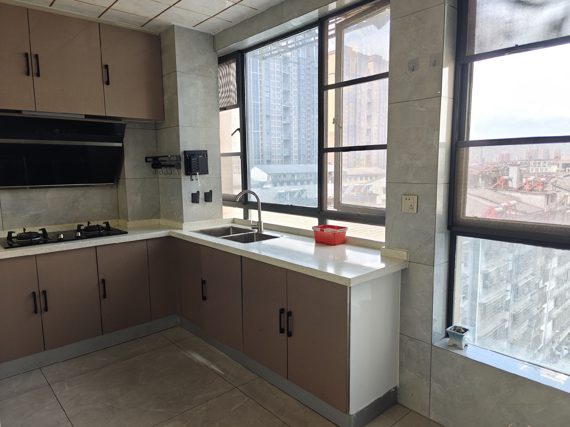 高铁片区·高铁明珠·复式楼2室·干净整洁·商圈地段