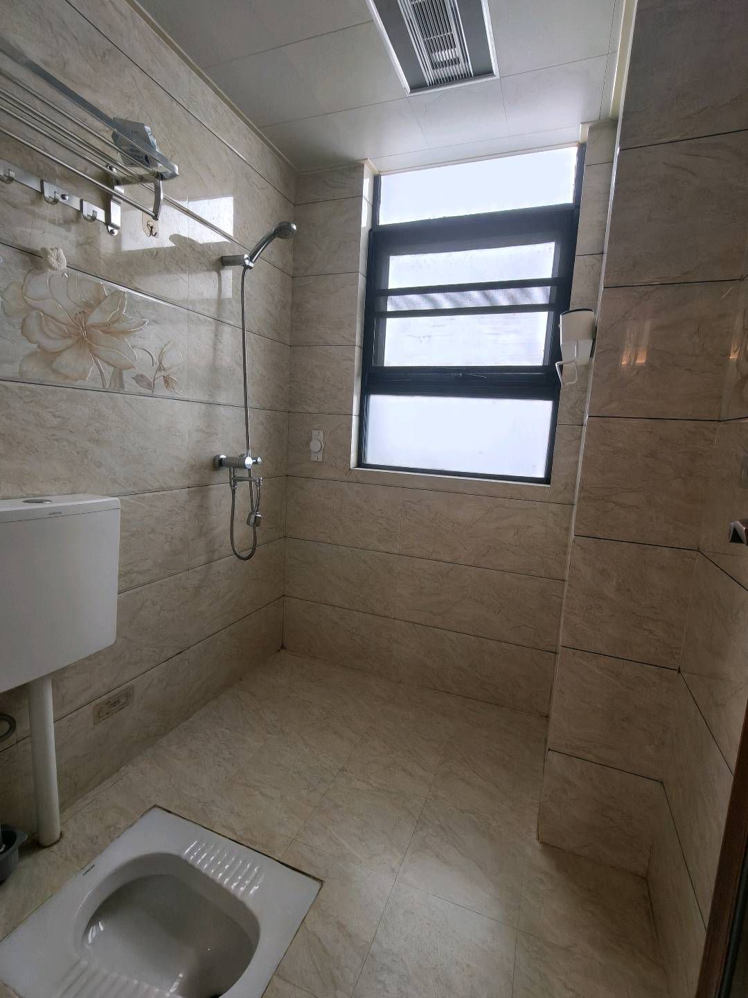 赤壁印象5号公馆·好地段的三居室·116平·8成新·房东外地定居闲置卖53万好楼层