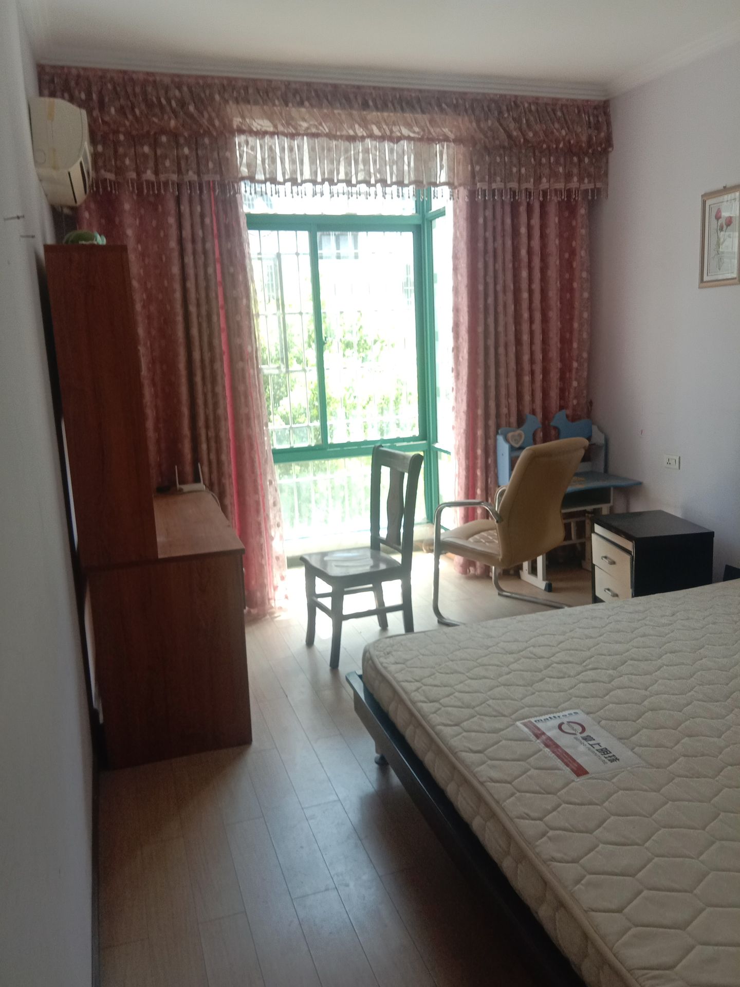 金江锦绣园·4楼·三室两厅一卫·简单整理可以入住·29.8万有证